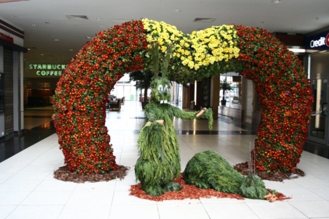 CASCADE, FANTANI ARTEZIENE, ARANJAMENTE FLORALE PE SCHELET METALIC